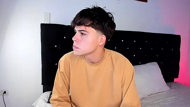 Snapshot of justinbiler chatting on 02/05/25, 12:27 justinbiler online show from 02/05/25, 12:27