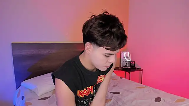 Snapshot of justinbiler chatting on 02/07/25, 12:28 justinbiler online show from 02/07/25, 12:28