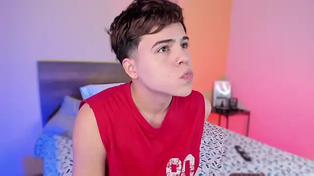 Snapshot of justinbiler chatting on 02/08/25, 12:39 justinbiler online show from 02/08/25, 12:39