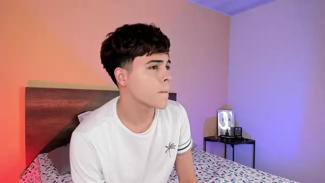 Snapshot of justinbiler chatting on 02/12/25, 12:33 justinbiler online show from 02/12/25, 12:33