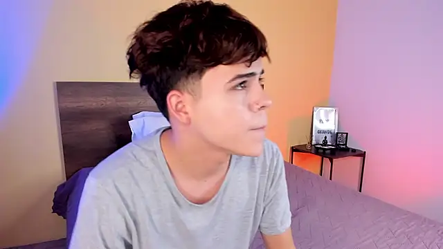 Snapshot of justinbiler chatting on 02/13/25, 04:32 justinbiler online show from 02/13/25, 04:32