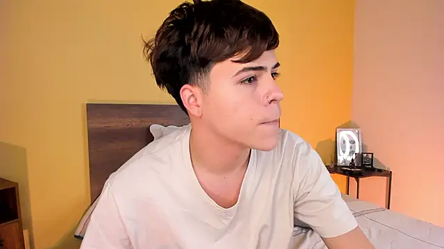 Snapshot of justinbiler chatting on 03/02/25, 12:32 justinbiler online show from 03/02/25, 12:32