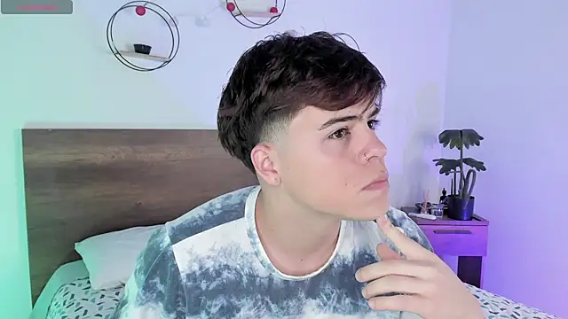 Snapshot of justinbiler chatting on 03/20/25, 12:32 justinbiler online show from 03/20/25, 12:32