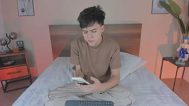 Snapshot of justinbiler chatting on 09/13/25, 12:27 justinbiler online show from 09/13/25, 12:27