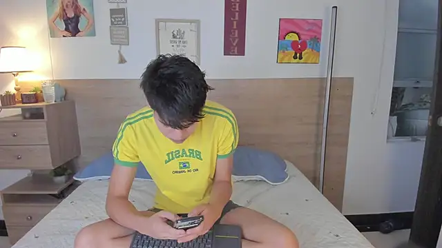 Snapshot of justinbiler chatting on 10/06/25, 12:24 justinbiler online show from 10/06/25, 12:24