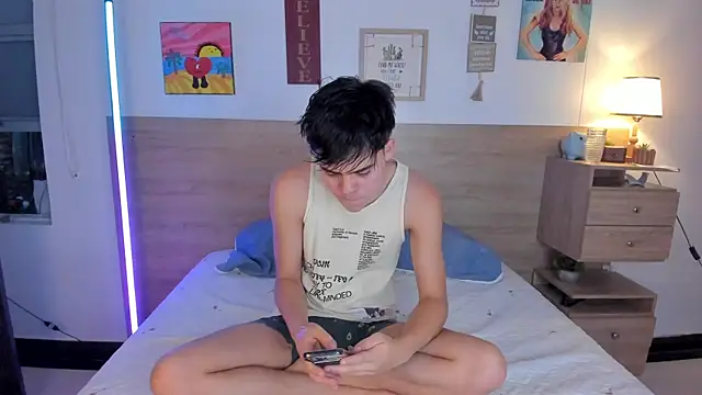 Snapshot of justinbiler chatting on 10/10/25, 01:10 justinbiler online show from 10/10/25, 01:10