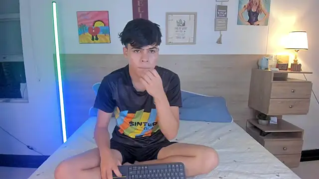 Snapshot of justinbiler chatting on 10/11/25, 12:47 justinbiler online show from 10/11/25, 12:47