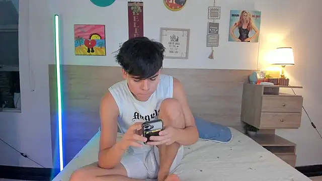 Snapshot of justinbiler chatting on 10/14/25, 12:50 justinbiler online show from 10/14/25, 12:50