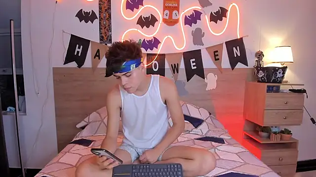 Snapshot of justinbiler chatting on 10/22/25, 01:11 justinbiler online show from 10/22/25, 01:11