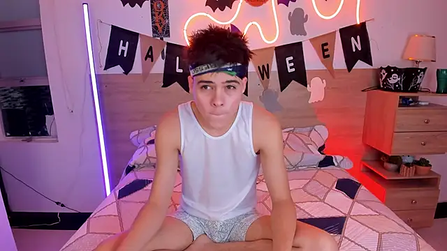 Snapshot of justinbiler chatting on 10/26/25, 02:12 justinbiler online show from 10/26/25, 02:12