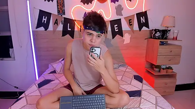 Snapshot of justinbiler chatting on 10/27/25, 01:59 justinbiler online show from 10/27/25, 01:59