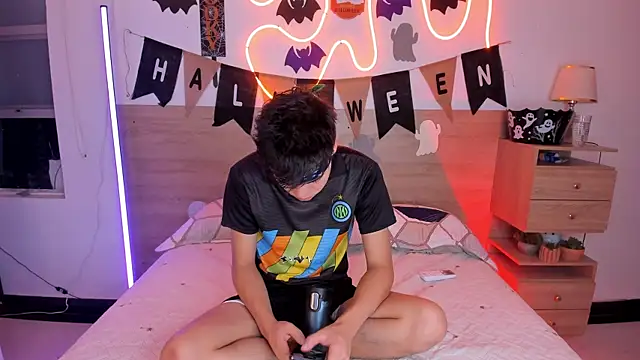 Snapshot of justinbiler chatting on 10/28/25, 01:47 justinbiler online show from 10/28/25, 01:47