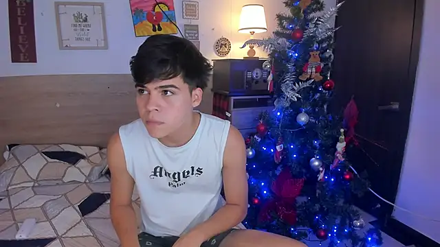 Snapshot of justinbiler chatting on 12/14/25, 12:32 justinbiler online show from 12/14/25, 12:32