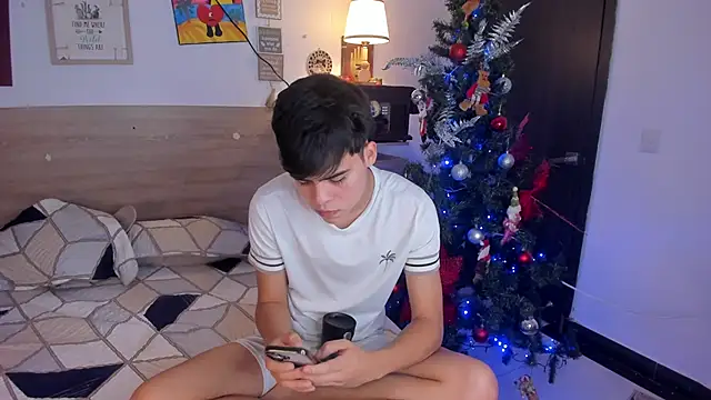 Snapshot of justinbiler chatting on 12/15/25, 12:42 justinbiler online show from 12/15/25, 12:42