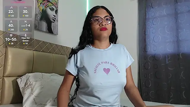 DAFNNEE ROSS online show from 10/28/25, 03:25