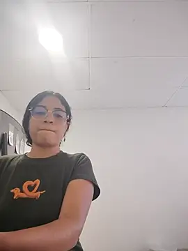 DAFNNEE ROSS online show from 10/29/25, 02:30