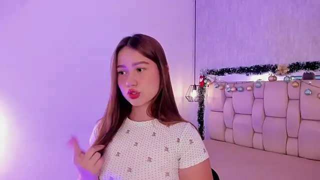 Snapshot of Roxie-Summers11 chatting on 12/20/25, 07:43 Roxie-Summers11 online show from 12/20/25, 07:43