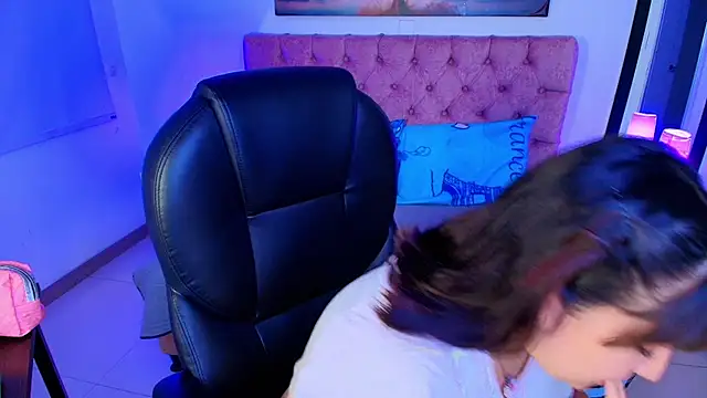 Emma monserrat online show from 11/21/25, 08:29