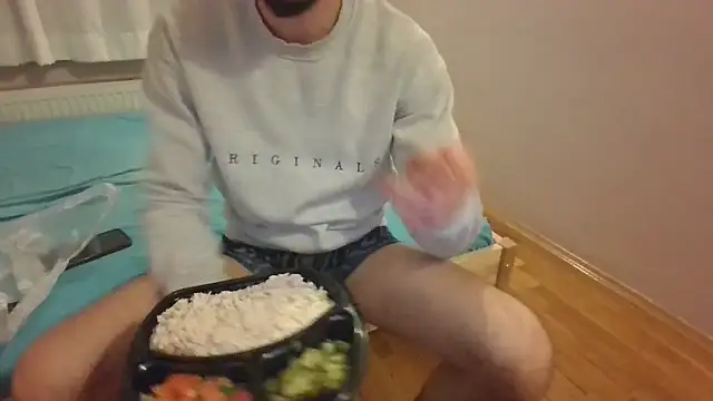 Snapshot of Turkboy_17 chatting on 01/06/25, 06:20 Turkboy 17 online show from 01/06/25, 06:20