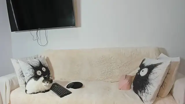 Emma Jnes online show from 02/26/25, 09:37