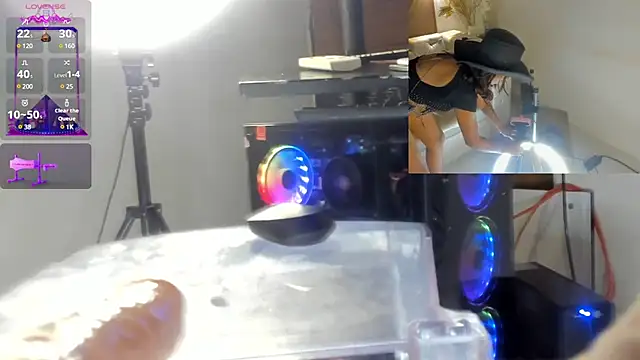 Snapshot of Scarlet_03 chatting on 01/17/25, 08:22 Scarlet 03 online show from 01/17/25, 08:22