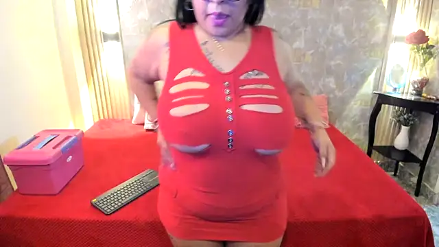 Snapshot of estephany_queen chatting on 10/09/25, 07:34 estephany queen online show from 10/09/25, 07:34