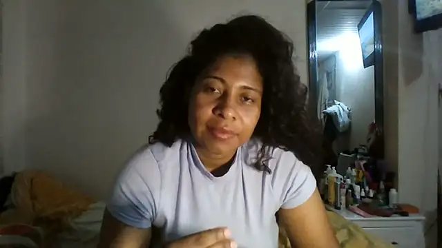 Snapshot of Ivon-09 chatting on 12/14/24, 10:28 Ivon-09 online show from 12/14/24, 10:28