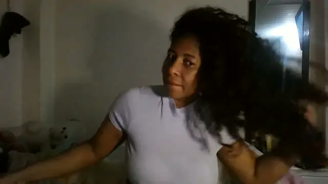 Snapshot of Ivon-09 chatting on 12/21/24, 11:33 Ivon-09 online show from 12/21/24, 11:33