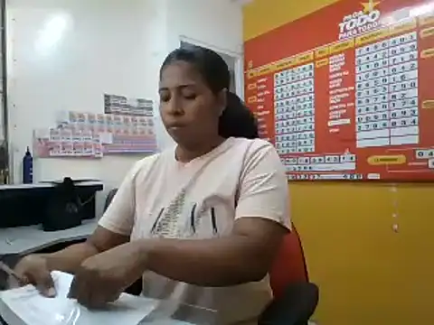 Snapshot of Ivon-09 chatting on 02/11/25, 07:05 Ivon-09 online show from 02/11/25, 07:05