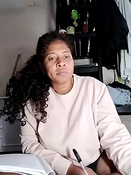 Snapshot of Ivon-09 chatting on 02/15/25, 01:05 Ivon-09 online show from 02/15/25, 01:05