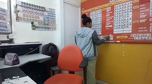 Snapshot of Ivon-09 chatting on 02/16/25, 03:16 Ivon-09 online show from 02/16/25, 03:16