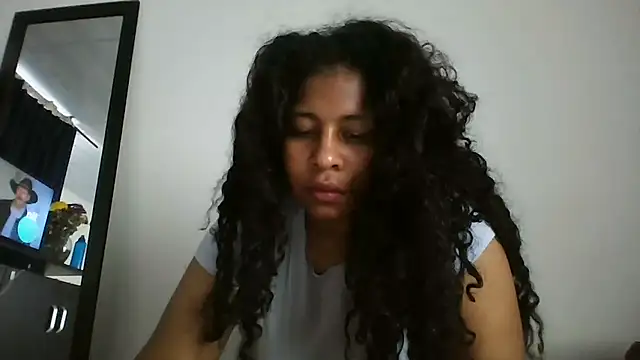 Snapshot of Ivon-09 chatting on 10/10/25, 07:46 Ivon-09 online show from 10/10/25, 07:46