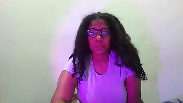 Snapshot of Ivon-09 chatting on 10/15/25, 10:32 Ivon-09 online show from 10/15/25, 10:32