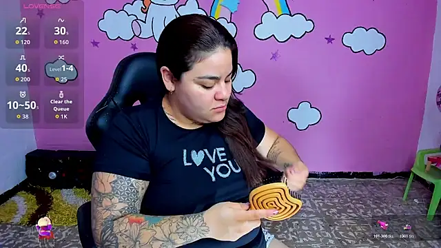 Sharon hils online show from 04/13/26, 01:05