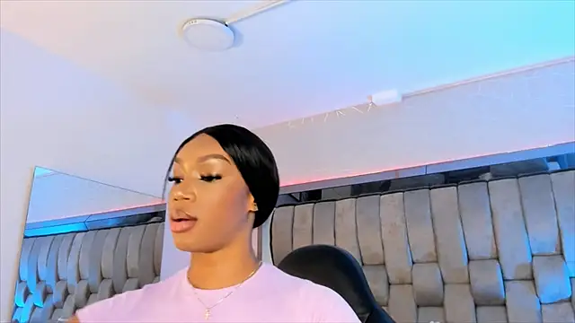 Snapshot of ChaynnaCooper chatting on 02/11/25, 12:05 ChaynnaCooper online show from 02/11/25, 12:05