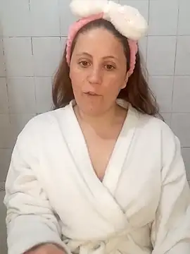 Snapshot of SofiEstevez chatting on 11/21/25, 01:32 SofiEstevez online show from 11/21/25, 01:32