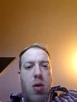 Snapshot of Henner33 chatting on 01/06/25, 05:38 Henner33 online show from 01/06/25, 05:38