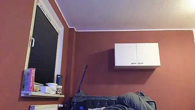 Snapshot of Henner33 chatting on 01/10/25, 07:43 Henner33 online show from 01/10/25, 07:43