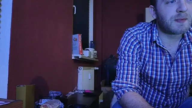 Snapshot of Henner33 chatting on 01/14/25, 08:26 Henner33 online show from 01/14/25, 08:26