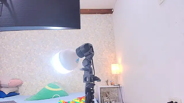 nicol f online show from 10/31/25, 07:15