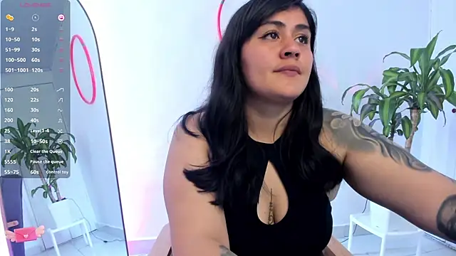 Snapshot of GretaX-X chatting on 12/12/24, 01:49 GretaX-X online show from 12/12/24, 01:49