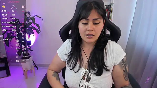 Snapshot of GretaX-X chatting on 10/30/25, 09:26 GretaX-X online show from 10/30/25, 09:26