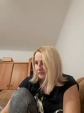 Malichkaanna30 online show from 12/18/24, 03:33