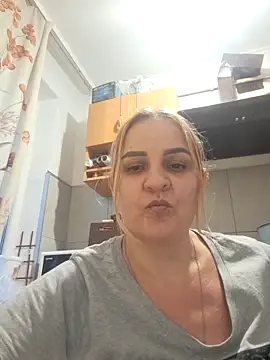 Malichkaanna30 online show from 12/18/25, 02:23