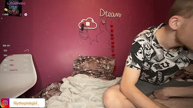 Snapshot of Lilythepinkgirl chatting on 01/18/25, 11:00 Lilythepinkgirl online show from 01/18/25, 11:00
