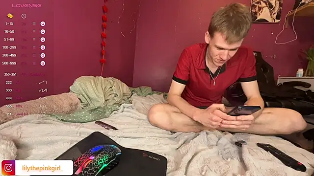 Snapshot of Lilythepinkgirl chatting on 02/14/25, 10:58 Lilythepinkgirl online show from 02/14/25, 10:58