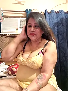 Snapshot of Hot_Queen77 chatting on 03/04/25, 04:41 Hot Queen77 online show from 03/04/25, 04:41