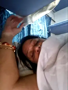 Snapshot of Hot_Queen77 chatting on 03/10/25, 12:29 Hot Queen77 online show from 03/10/25, 12:29