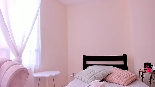 Snapshot of evely_coelloo chatting on 02/13/25, 07:10 evely coelloo online show from 02/13/25, 07:10