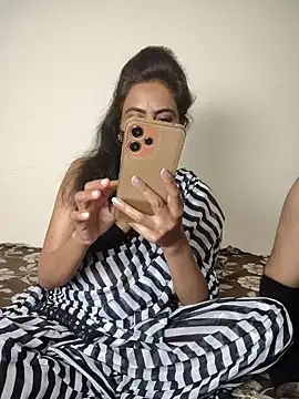 Snapshot of Raat_ki_rani_ chatting on 01/02/25, 06:56 Raat ki rani online show from 01/02/25, 06:56